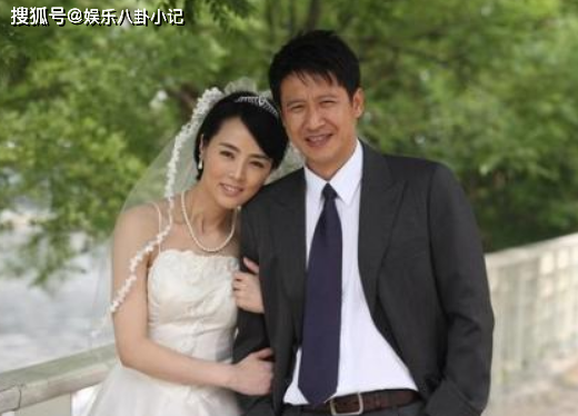 因没钱没名曾被前妻抛弃，带儿子北漂一夜成名