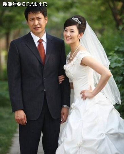 因没钱没名曾被前妻抛弃，带儿子北漂一夜成名