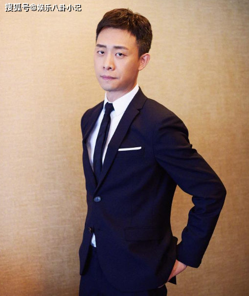 因没钱没名曾被前妻抛弃，带儿子北漂一夜成名