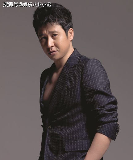 因没钱没名曾被前妻抛弃，带儿子北漂一夜成名