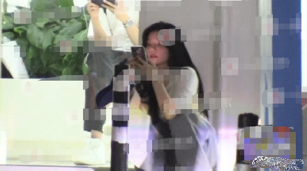 姜贞羽后又一圈内当红爱豆被曝恋情,公司否认