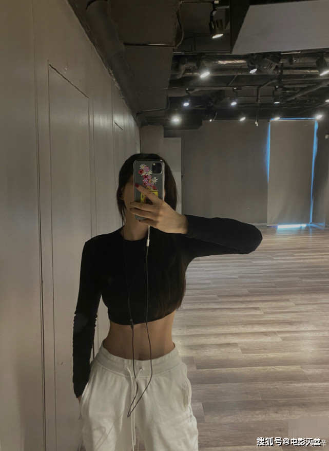 姜贞羽后又一圈内当红爱豆被曝恋情,公司否认