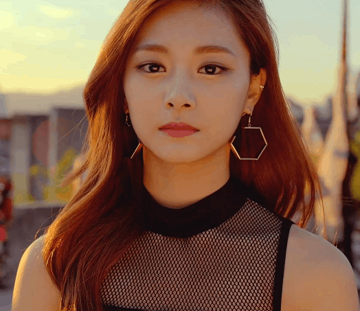 女团忙内出道时期的模样，15岁的郑秀晶稚嫩，