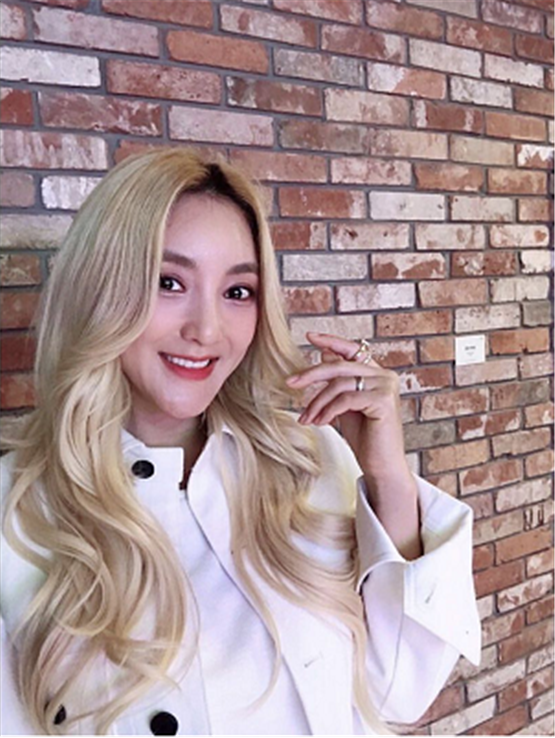 又一高颜值女星官宣怀孕，曾被泰国王子求过婚