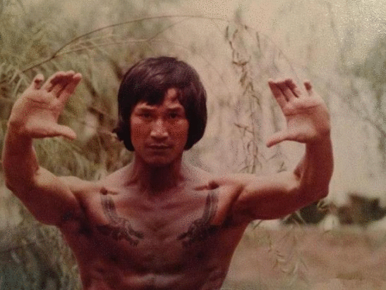 曾帮刘嘉玲摆平“绑架案”、夺回照片，今77岁陈