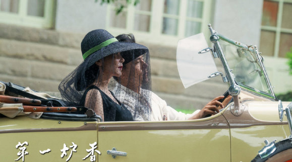 49岁俞飞鸿演《第一炉香》脸歪苹果肌僵硬，被质