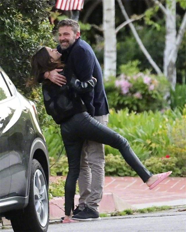 “蝙蝠侠”本阿弗莱克离婚后交往新女友，如今