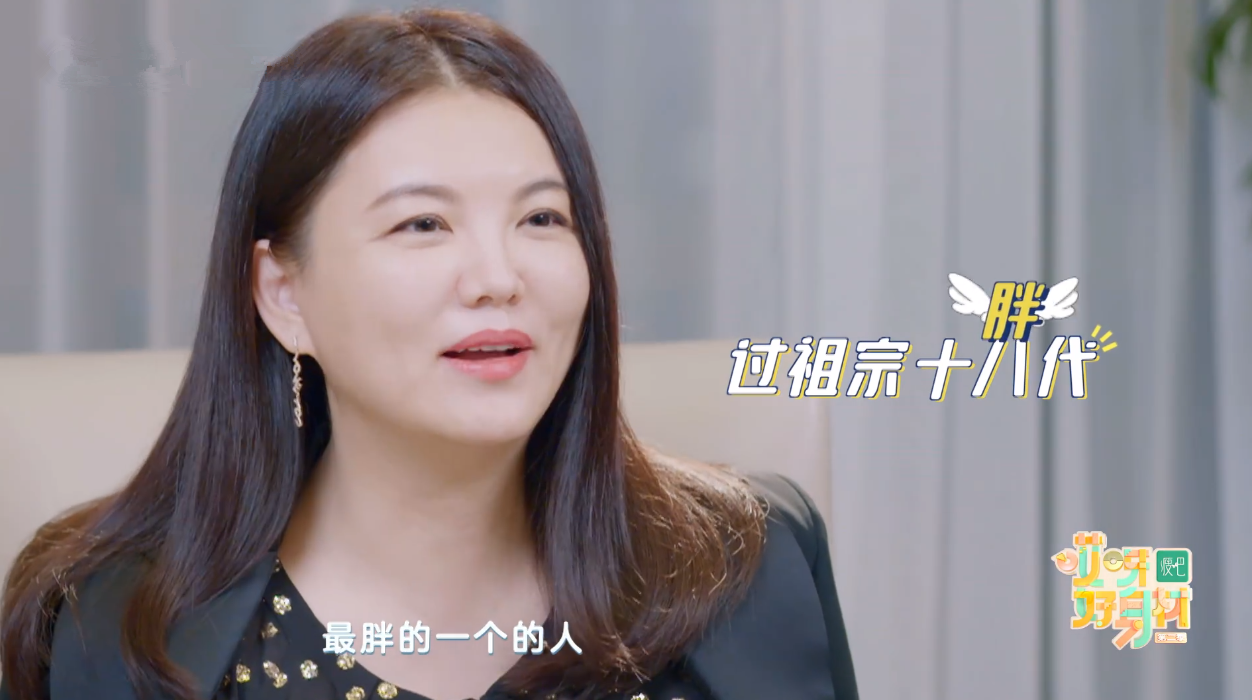 王岳伦殷勤给老婆烤肉煎鸡蛋，李湘奖励亲吻一