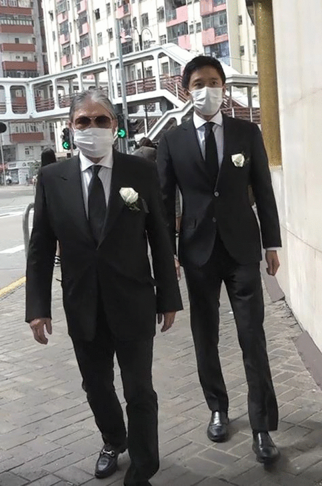 霍启刚郭晶晶带三娃送奶奶出殡，霍中曦化身暖