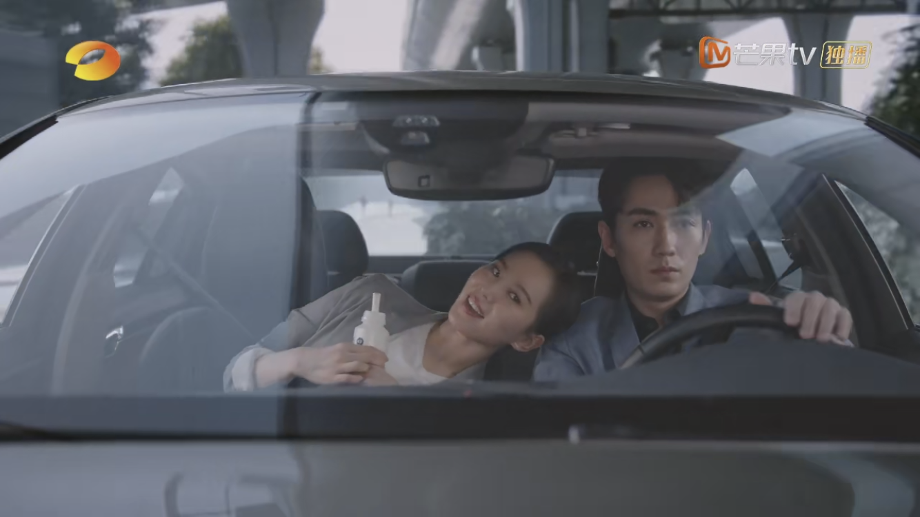 刘诗诗向朱一龙撒娇太尴尬，出道十几年演技仍