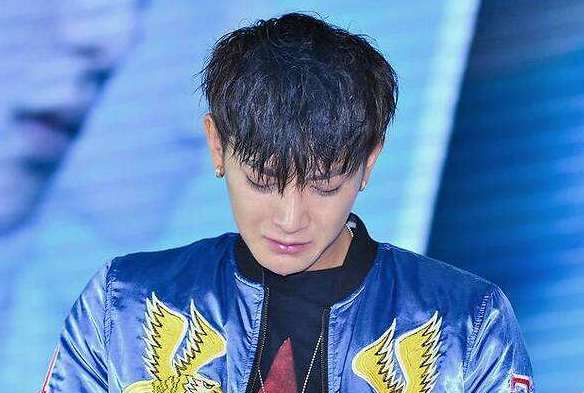 黄子韬爸爸因病去世！曾对儿子隐瞒上亿资产，