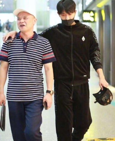 黄子韬爸爸因病去世！曾对儿子隐瞒上亿资产，