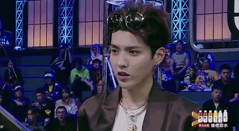 该从吴亦凡的“神颜”里走出来了