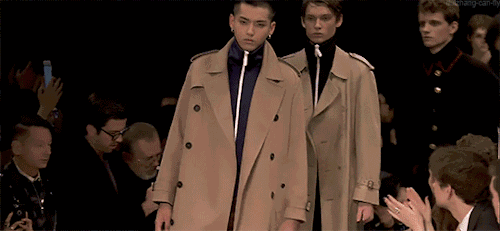 该从吴亦凡的“神颜”里走出来了