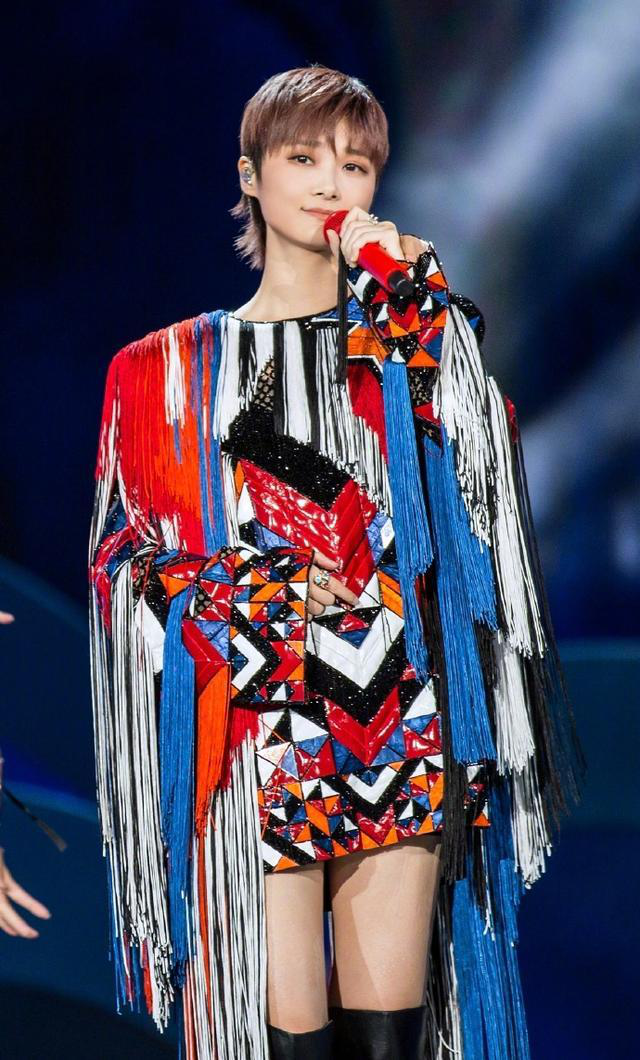 央视求生欲也很强，为明星排名按笔画来，却仍