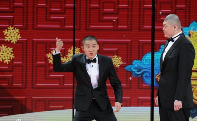 曹云金携3位美女行街，争风吃醋，绯闻女友小心