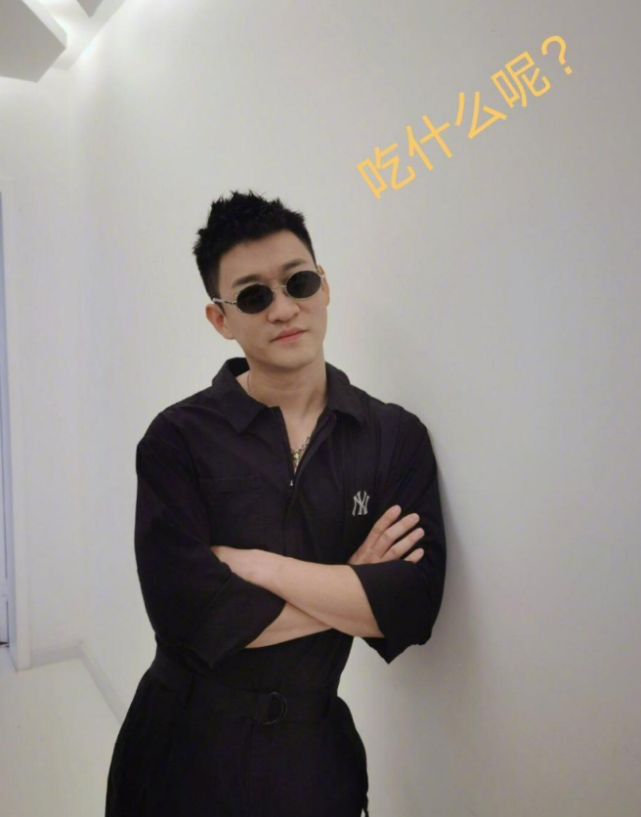 曹云金携3位美女行街，争风吃醋，绯闻女友小心