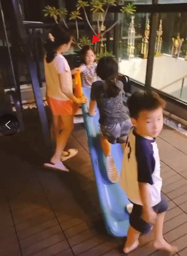 林心如女儿正脸曝光！随爸妈参加聚会不畏生，