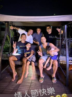 林心如女儿正脸曝光！随爸妈参加聚会不畏生，