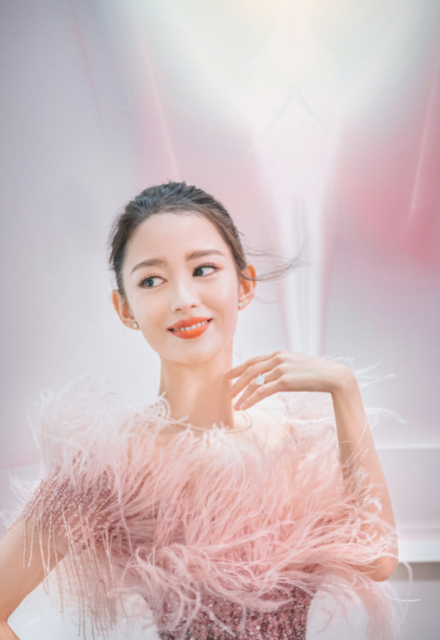 郎朗吉娜常亲吻，疑似郎朗前任朋友骂其不守妇