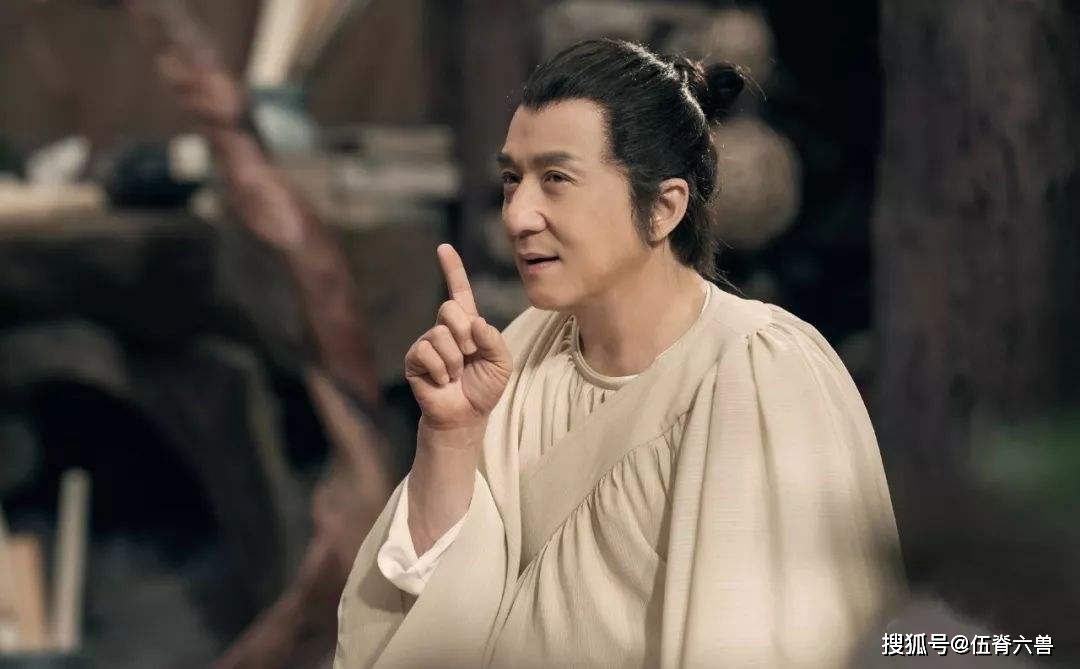 成龙低调现身陈木胜辞灵礼,脸上皱纹明显,头