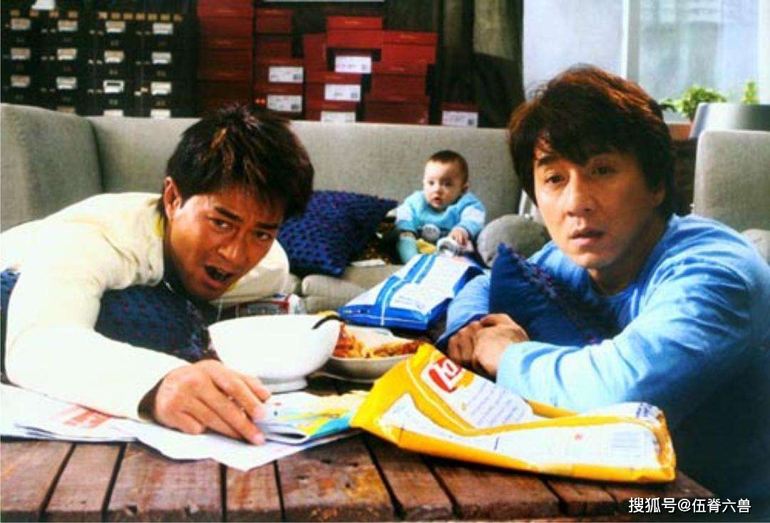 成龙低调现身陈木胜辞灵礼,脸上皱纹明显,头