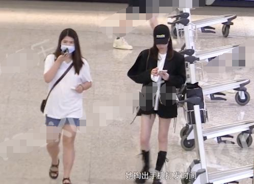 佘诗曼年赚过亿开豪车，摇滚装扮亮相街头似少