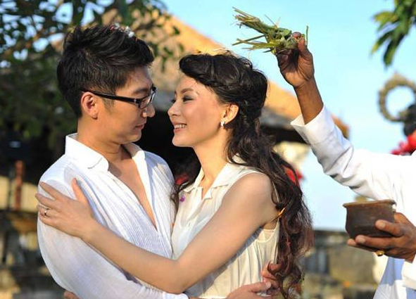 陈数老公深夜晒与表妹合照,大玩亲亲还搞后背