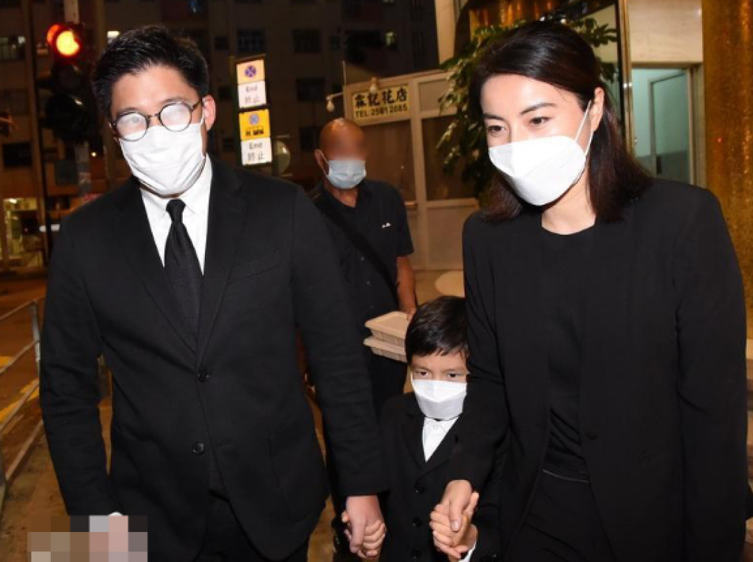 郭晶晶的大嫂风范：一个眼神就让弟弟们听话，