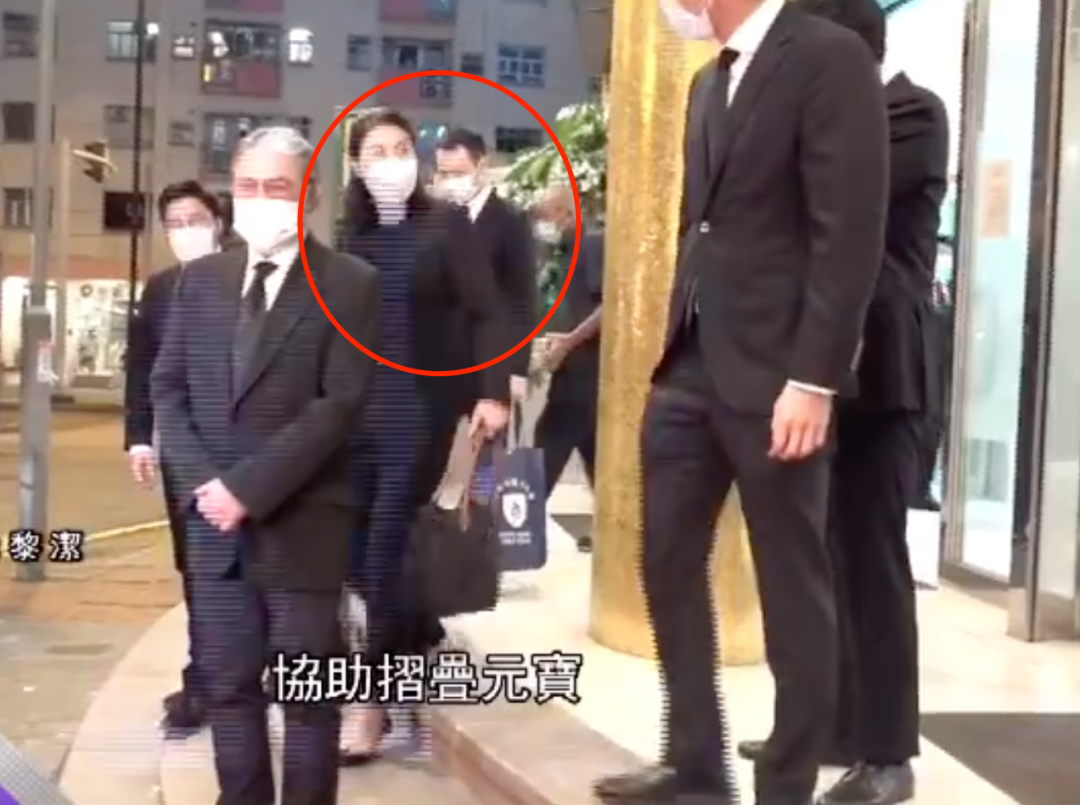 郭晶晶的大嫂风范：一个眼神就让弟弟们听话，