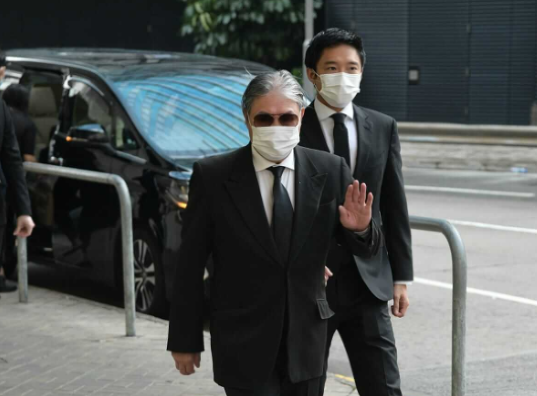 郭晶晶的大嫂风范：一个眼神就让弟弟们听话，