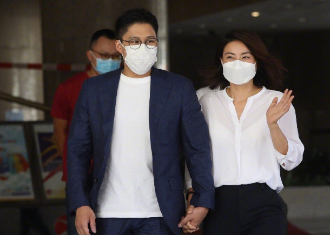 郭晶晶的大嫂风范：一个眼神就让弟弟们听话，