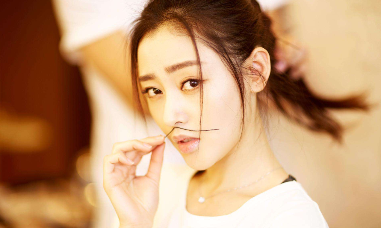 杨颖李沁张天爱同台补妆:均由多位“助理”协