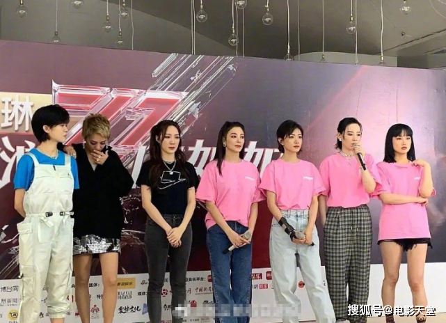 姐姐成团半月各玩各的，郁可唯黄龄混得好惨，