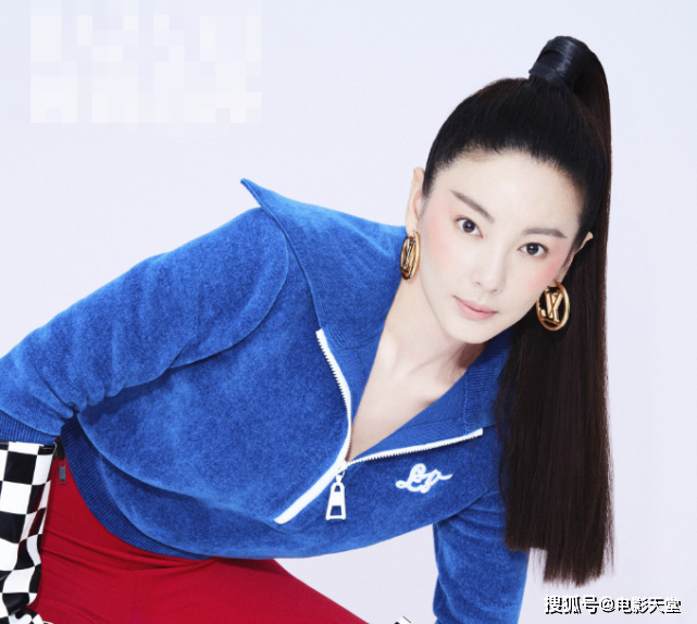 姐姐成团半月各玩各的，郁可唯黄龄混得好惨，