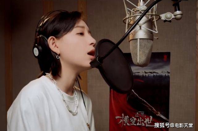 姐姐成团半月各玩各的，郁可唯黄龄混得好惨，