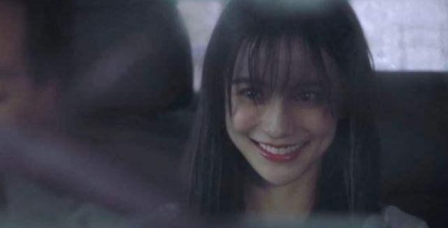 baby哭戏登热搜榜首，“微笑唇”阻碍了她的演技