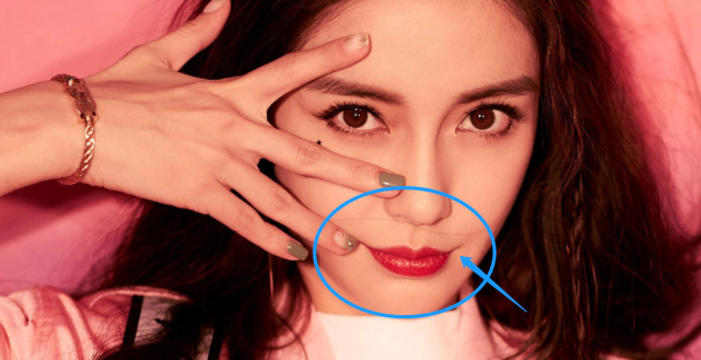 baby哭戏登热搜榜首，“微笑唇”阻碍了她的演技