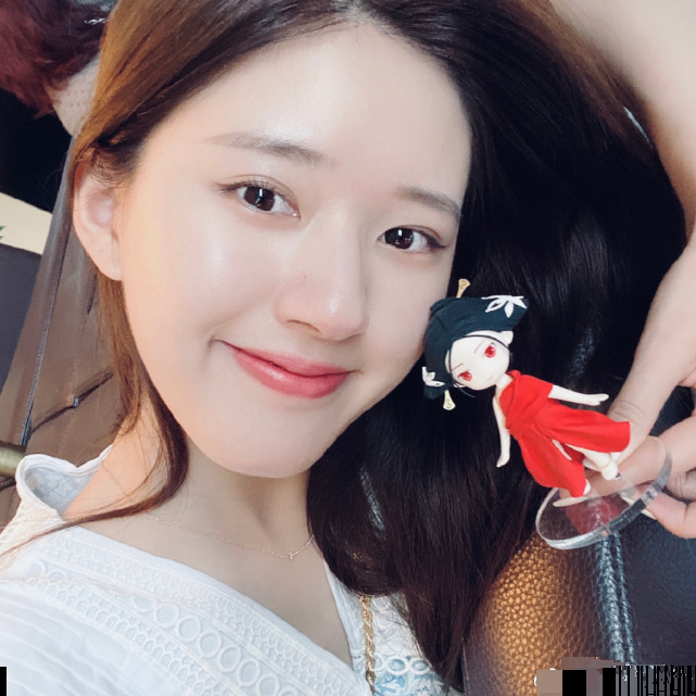 于正否认怼赵露思，赵露思连忙挽尊，工作室回