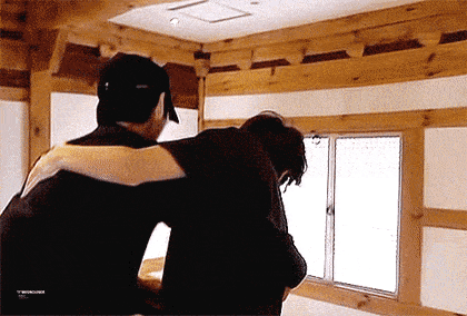 同样的着装，不同感觉的金泰亨！