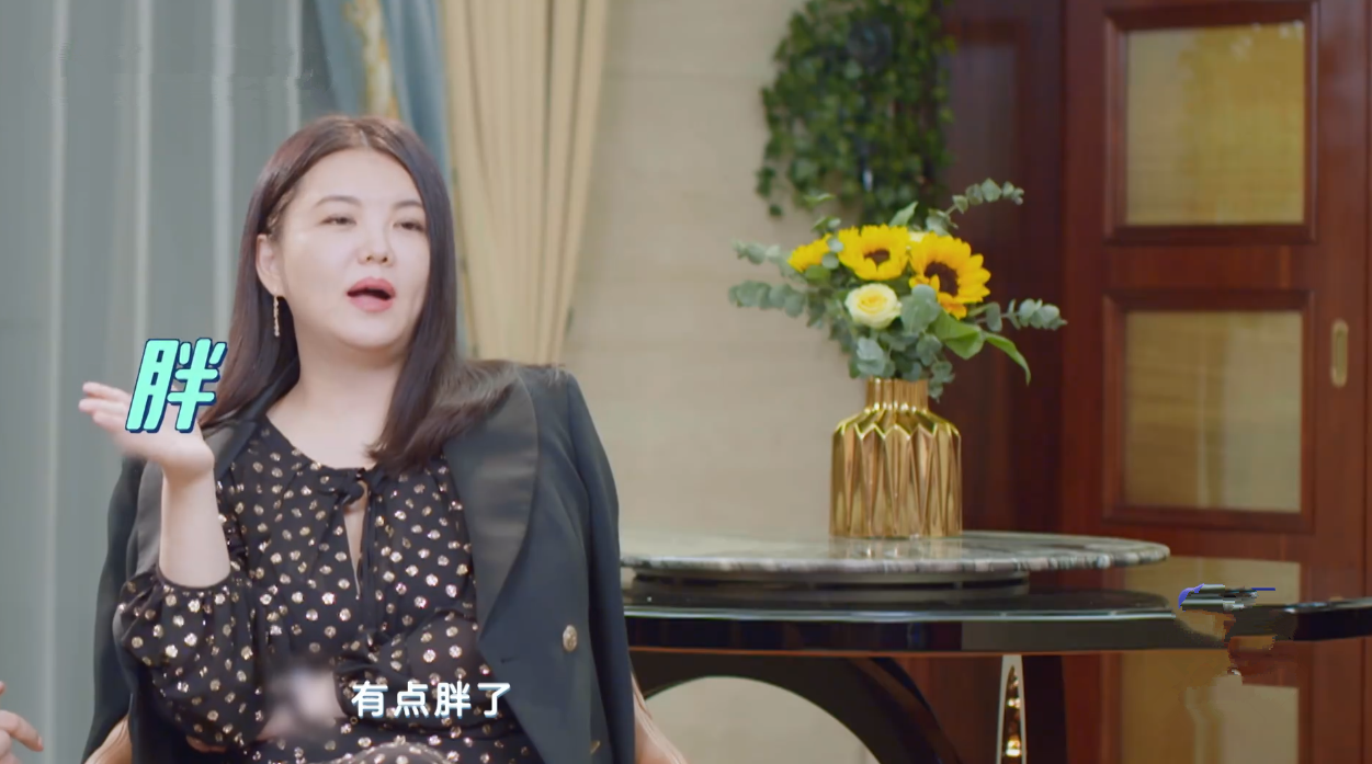 王岳伦殷勤给老婆烤肉煎鸡蛋，李湘奖励亲吻一