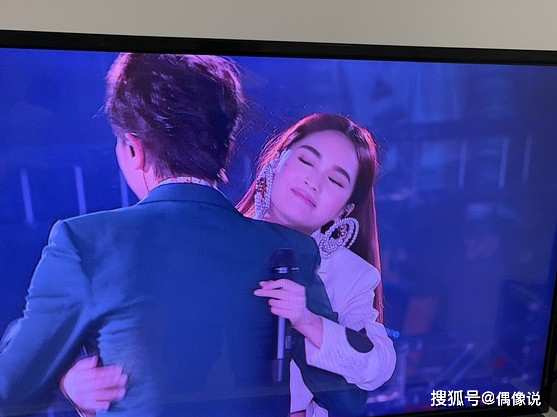 杨丞琳初恋小鬼去世，李荣浩发文：我真的不敢