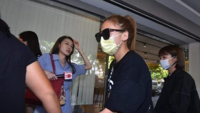 黄鸿升灵堂现场泪点太多，好友对遗体痛哭大骂