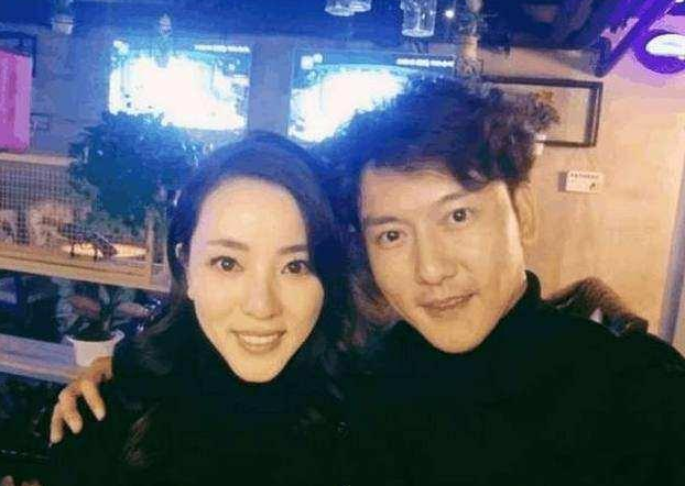 7次主持春晚,却被23岁新人“代替”了位置,李