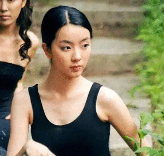 7次主持春晚,却被23岁新人“代替”了位置,李