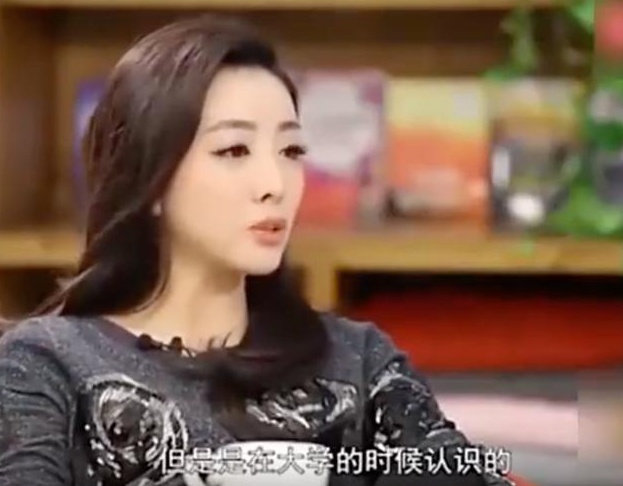 7次主持春晚,却被23岁新人“代替”了位置,李