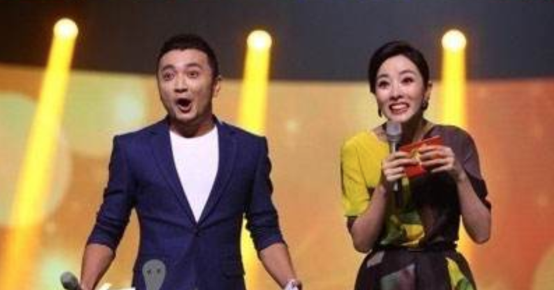 7次主持春晚,却被23岁新人“代替”了位置,李