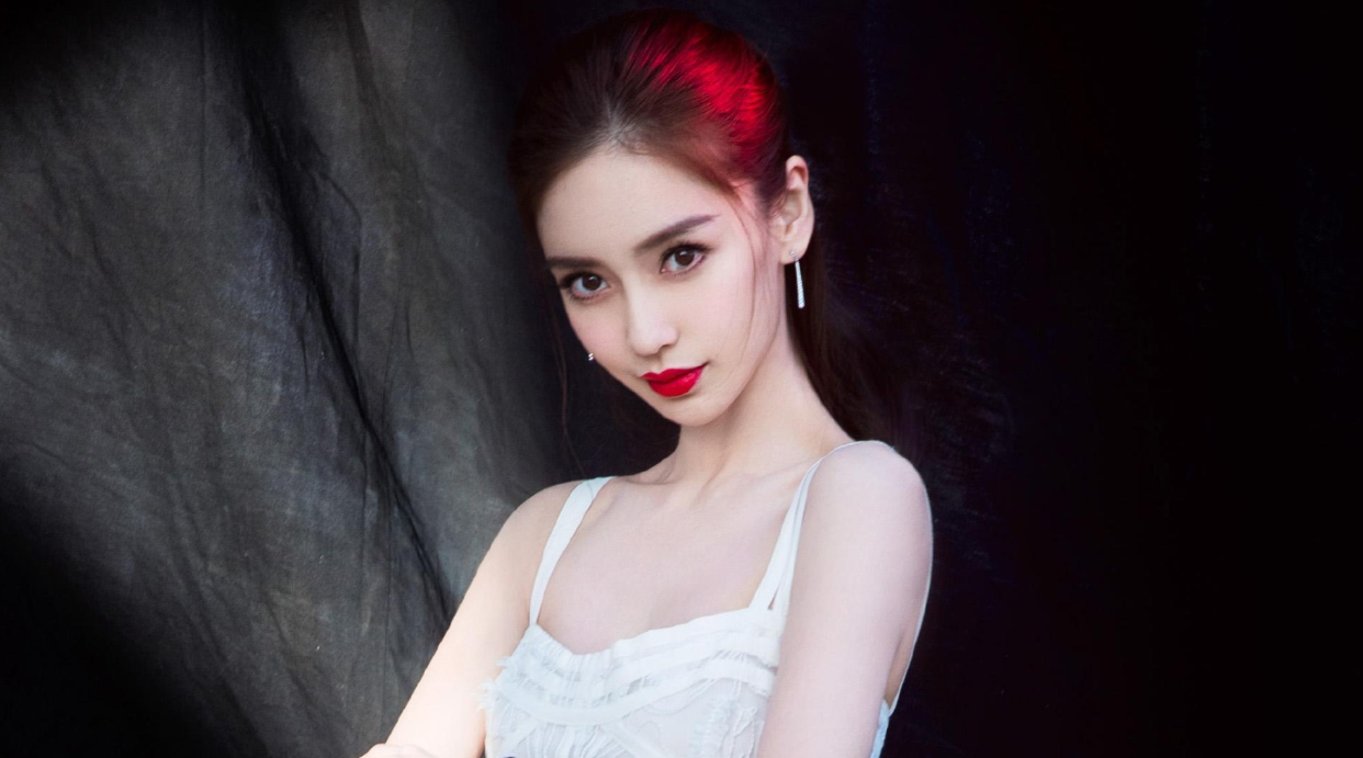 baby哭戏登热搜榜首,“微笑唇”阻碍了她的演技