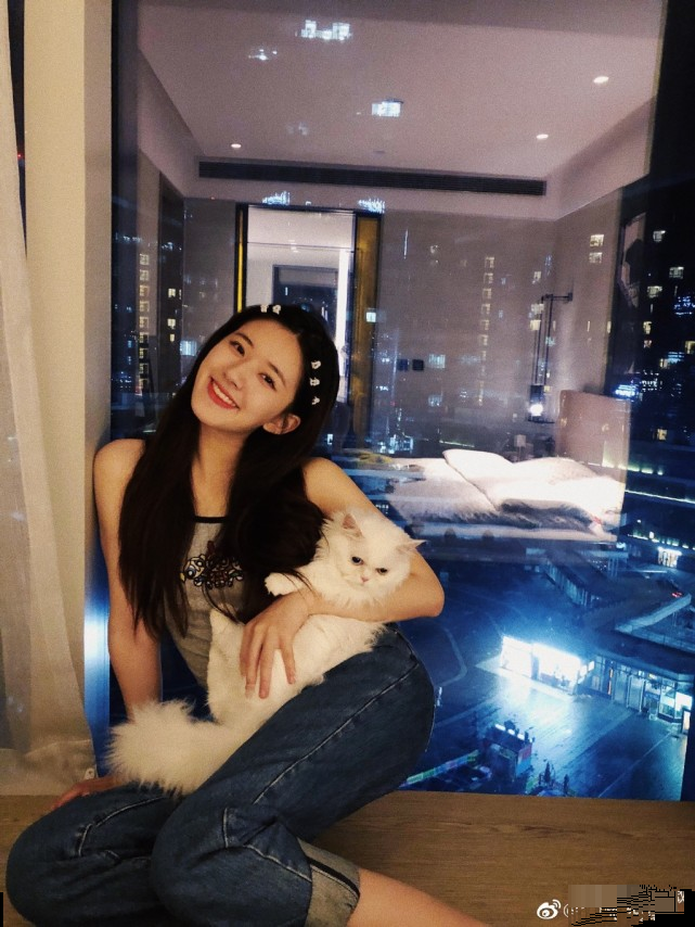 于正否认怼赵露思,赵露思连忙挽尊,工作室回