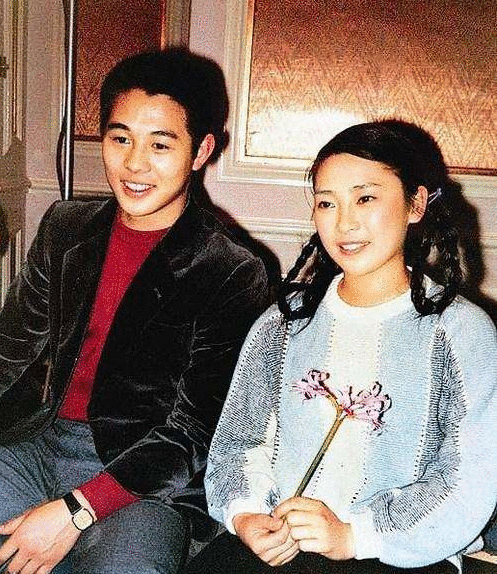 31年前他为娶利智“放弃原配”，31年后他又给了